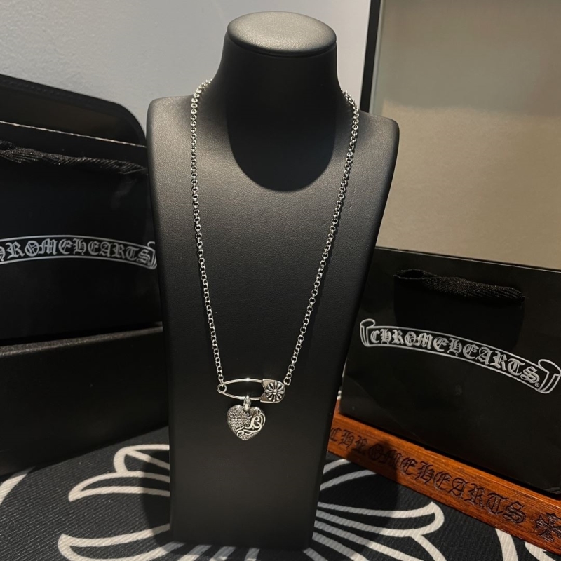Ch*0me He**ts necklaces